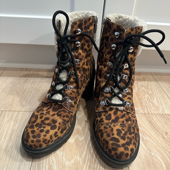 Marc Fisher Hiker Lace-Up Ankle Boots size 8.5 - Picture 4 of 10
